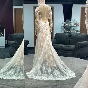 Mori Lee Madeline Gardner 8276 Ivory/Almond size 10